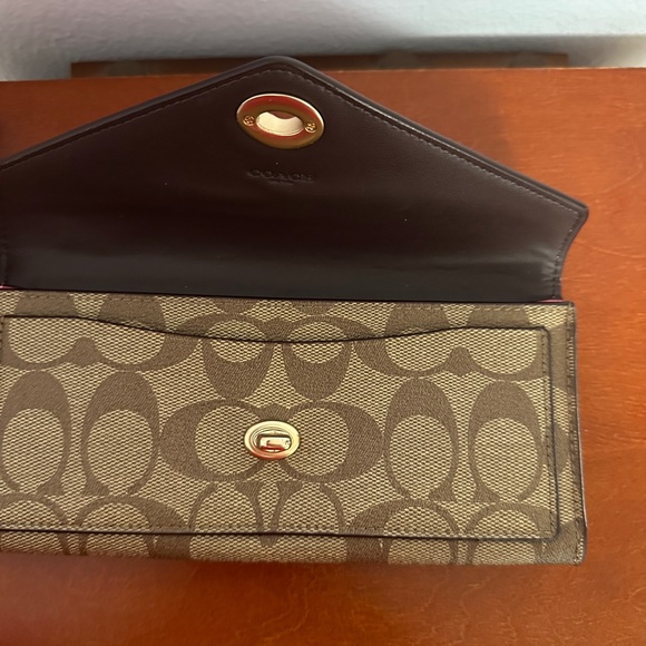 Coach tote with large envelope wallet. Pink and Signature print. - Picture 4 of 5